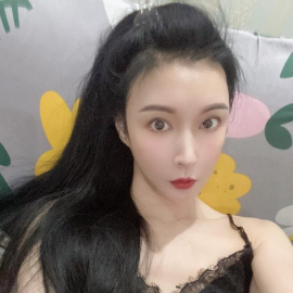 前凸后翘的小姐姐