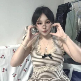 湖里性感诱惑眼镜妹